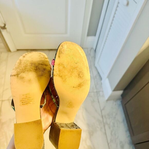 Steve Madden strappy sandals with block heels. - Picture 3 of 4